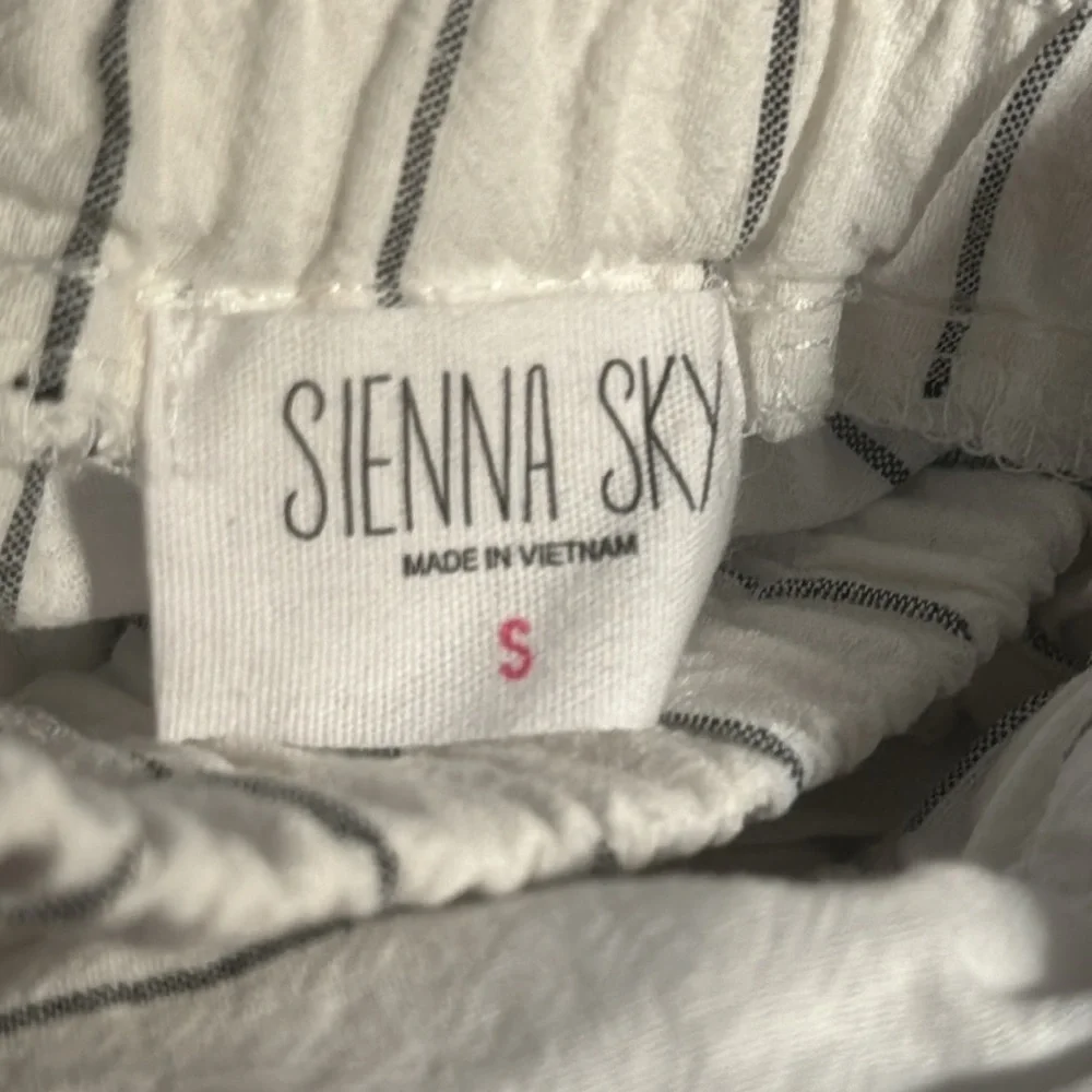 Sienna Sky Sz S white gray pin stripe cotton elastic waist ties straight‎ pants